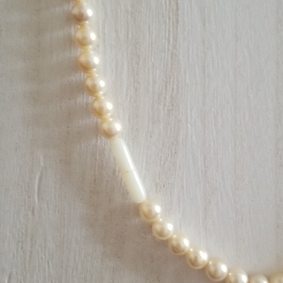 Faux Pearl Necklace - Picture 3 of 6